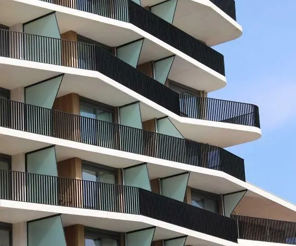 Crystal Residence - Pool & Beach