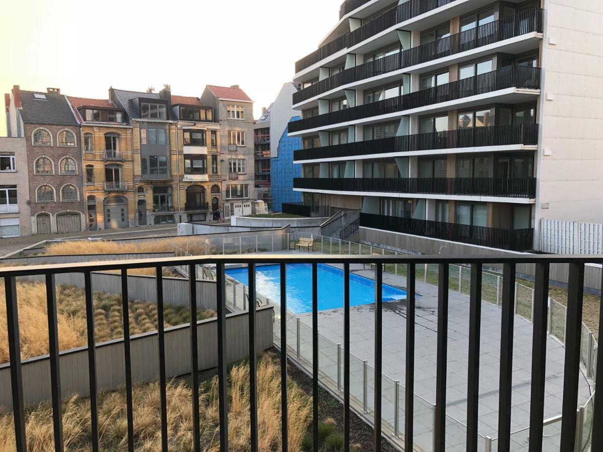 Crystal - Pool & Ostend